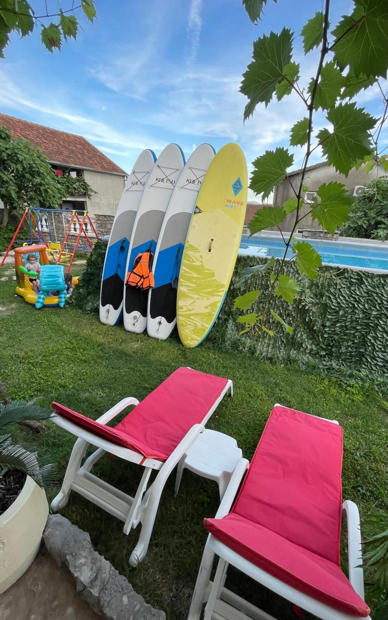 Aparthotel Family House With Pool & Sea View Bijela Exteriér fotografie