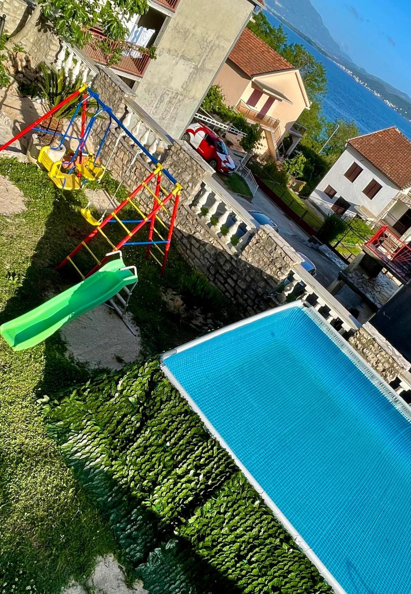 Aparthotel Family House With Pool & Sea View Bijela Exteriér fotografie
