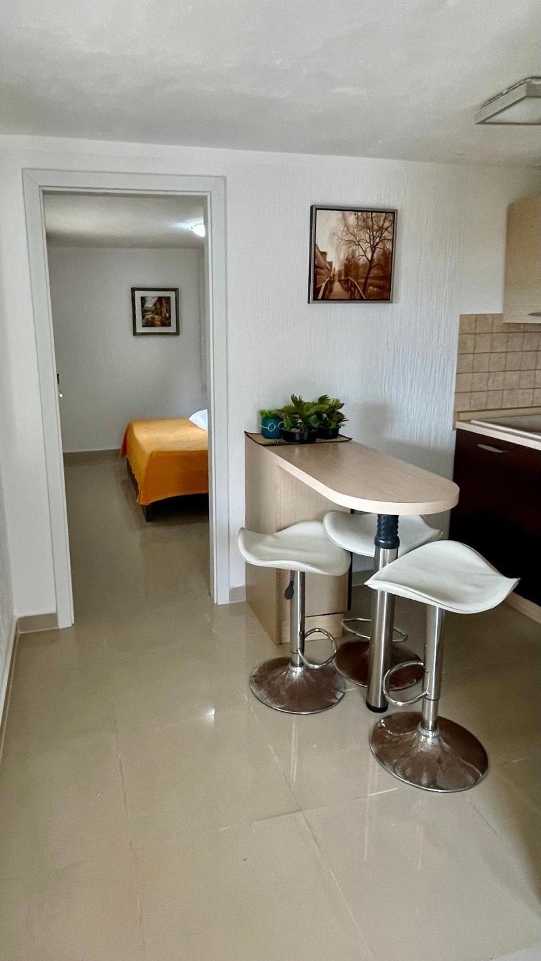 Aparthotel Family House With Pool & Sea View Bijela Exteriér fotografie