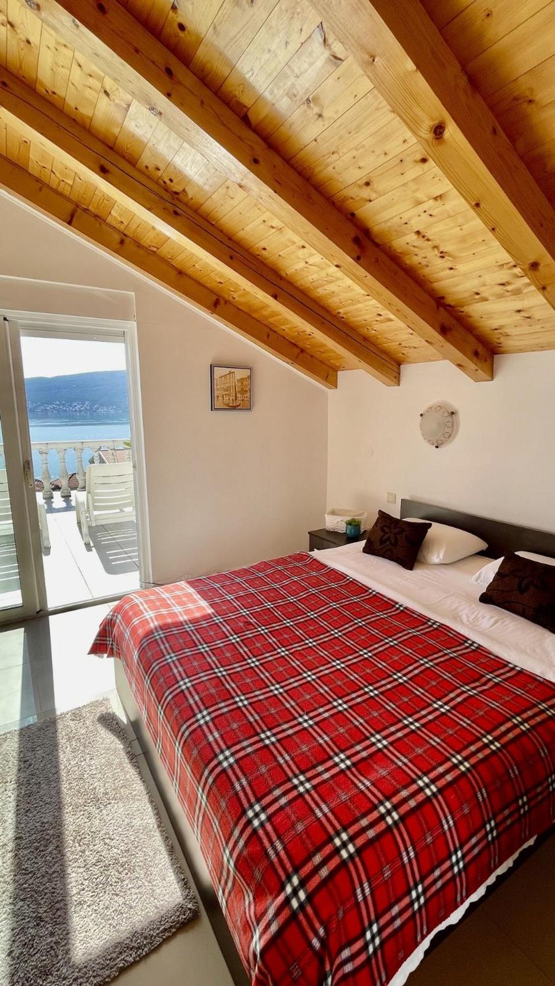 Aparthotel Family House With Pool & Sea View Bijela Exteriér fotografie