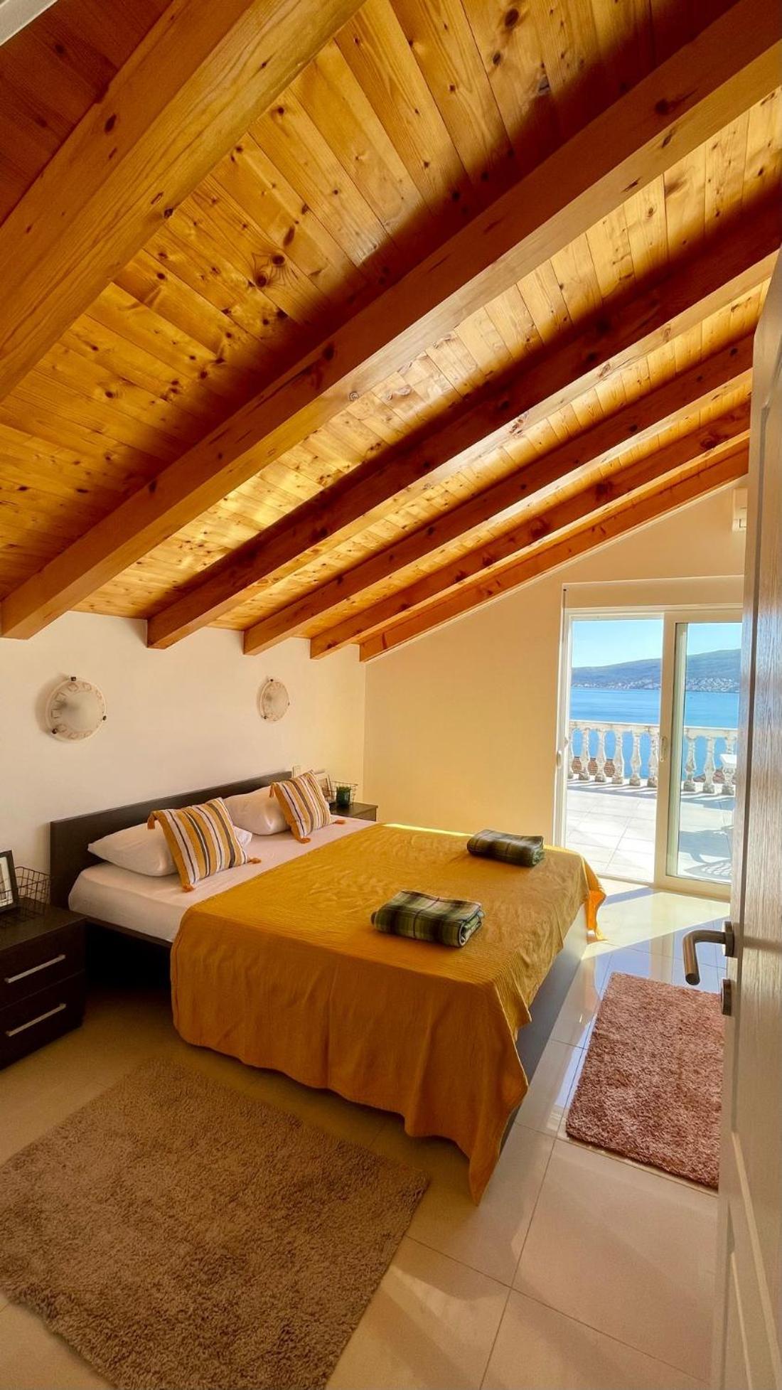 Aparthotel Family House With Pool & Sea View Bijela Exteriér fotografie