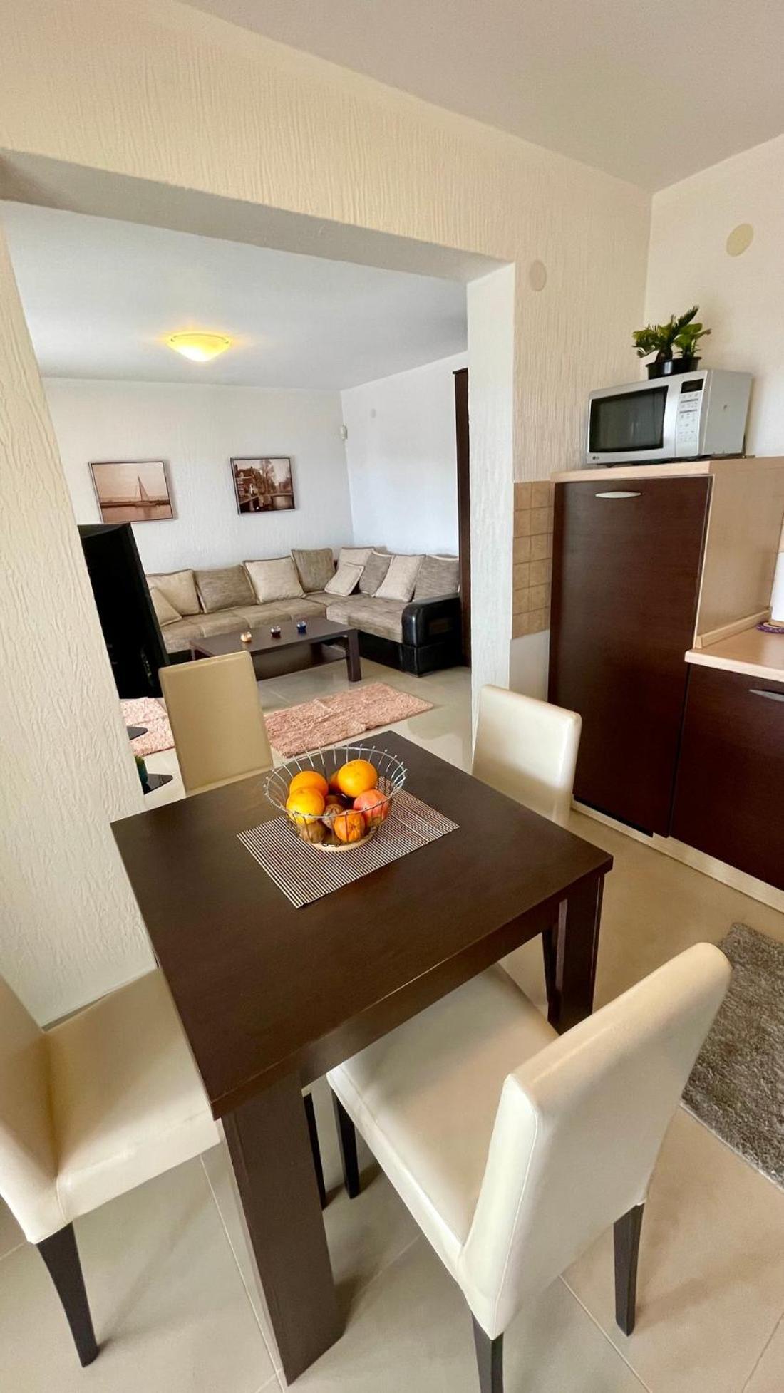 Aparthotel Family House With Pool & Sea View Bijela Exteriér fotografie