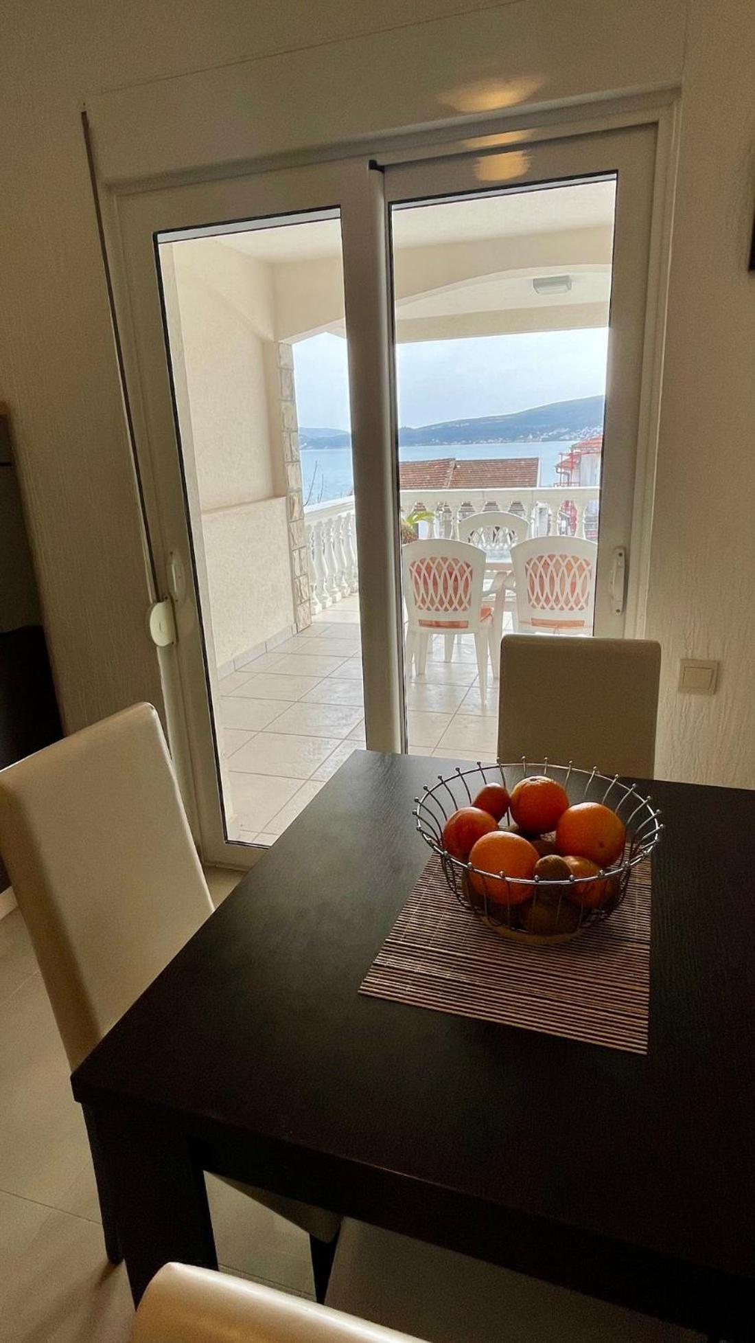 Aparthotel Family House With Pool & Sea View Bijela Exteriér fotografie