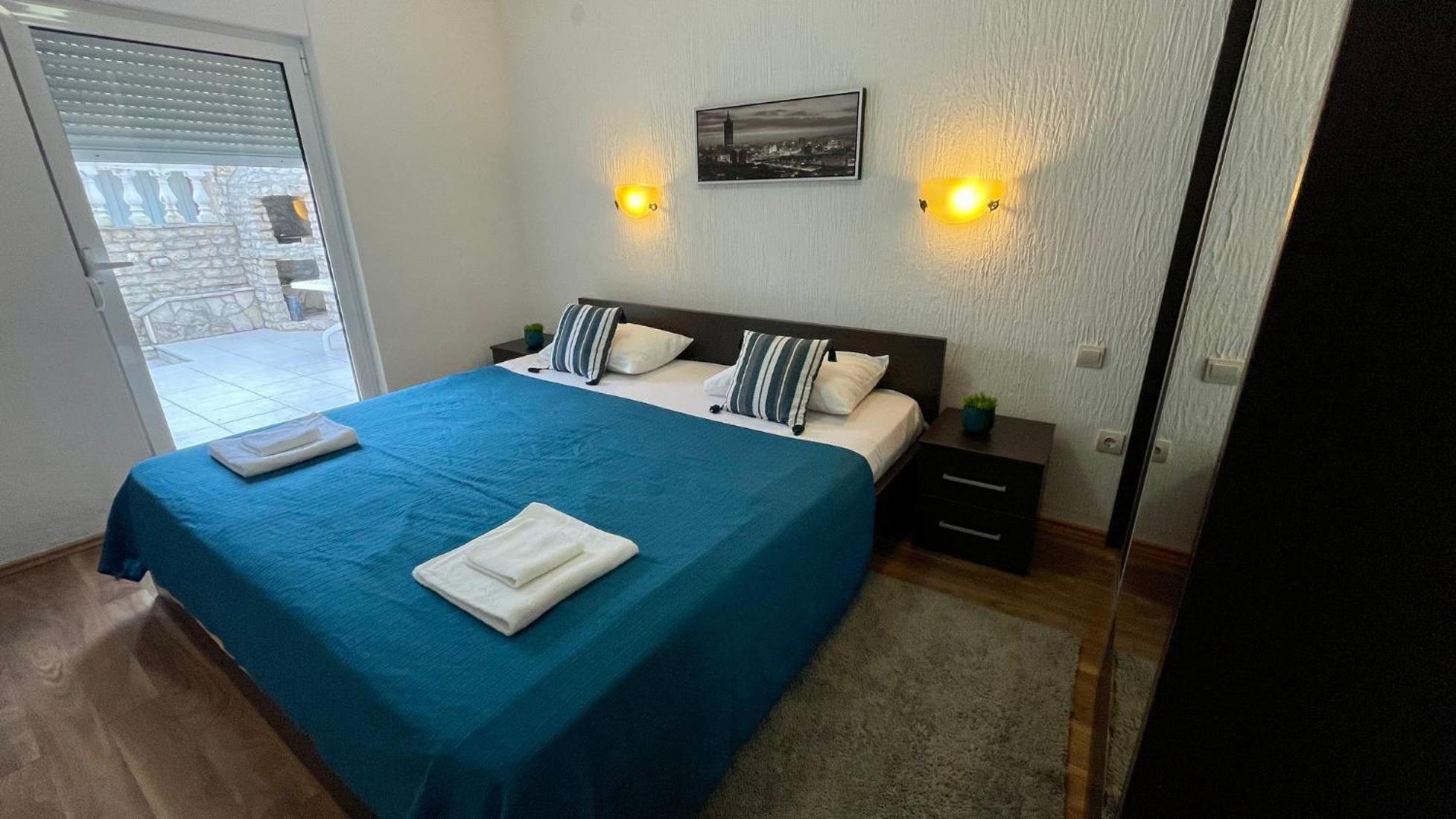 Aparthotel Family House With Pool & Sea View Bijela Exteriér fotografie