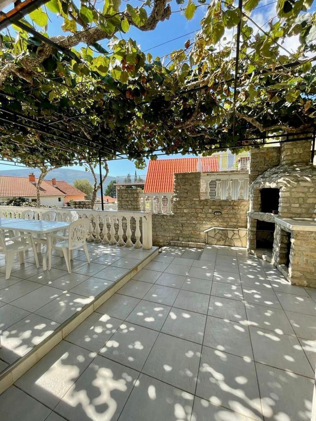 Aparthotel Family House With Pool & Sea View Bijela Exteriér fotografie